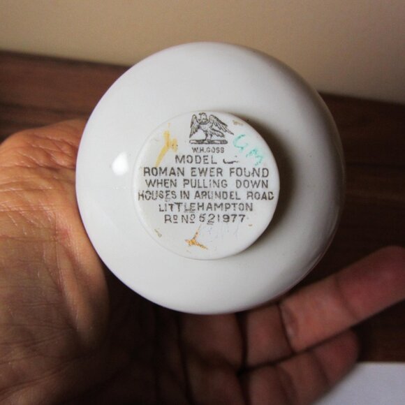 W.H. Goss crested heraldry china vintage Gloucester (modern) (GC072 Grace) - Picture 6 of 7